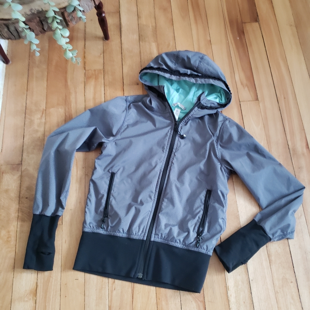 IVIVVA x Lululemon Girls sz 8 Pinstriped Gray and Black Hooded Jacket